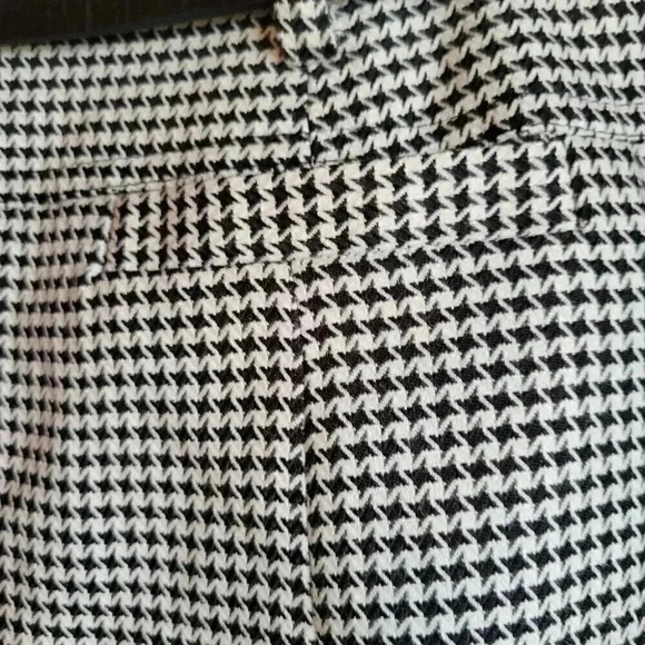 Black & White patterned Pencil Skirt  with Belt Lined - Picture 3 of 7